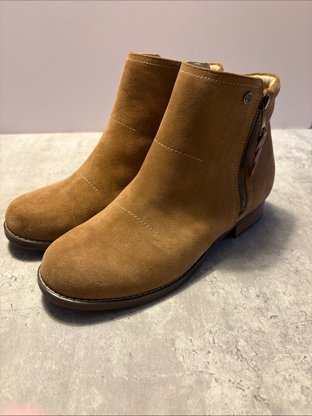 Spenco Suede women’s ankle boots size 8.5 D in camel brown tan like new